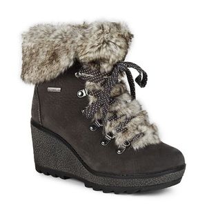 Cougar Penny Boots with fur trim and wedge heel. Size 9. WORN ONCE!